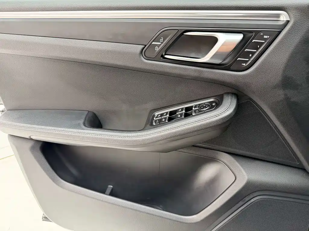 Porsche Macan 2021 — фото 16