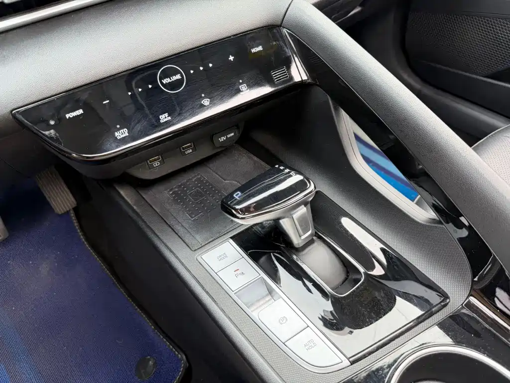 Hyundai Elantra 2023 — фото 18