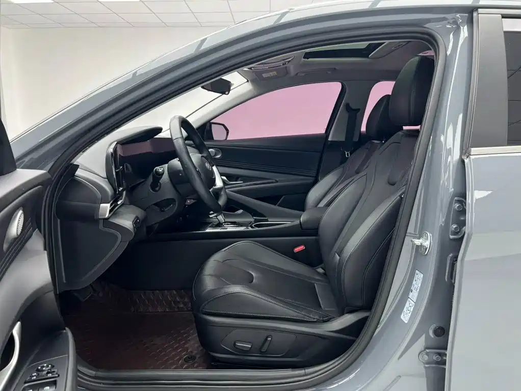 Hyundai Elantra 2023 — фото 15