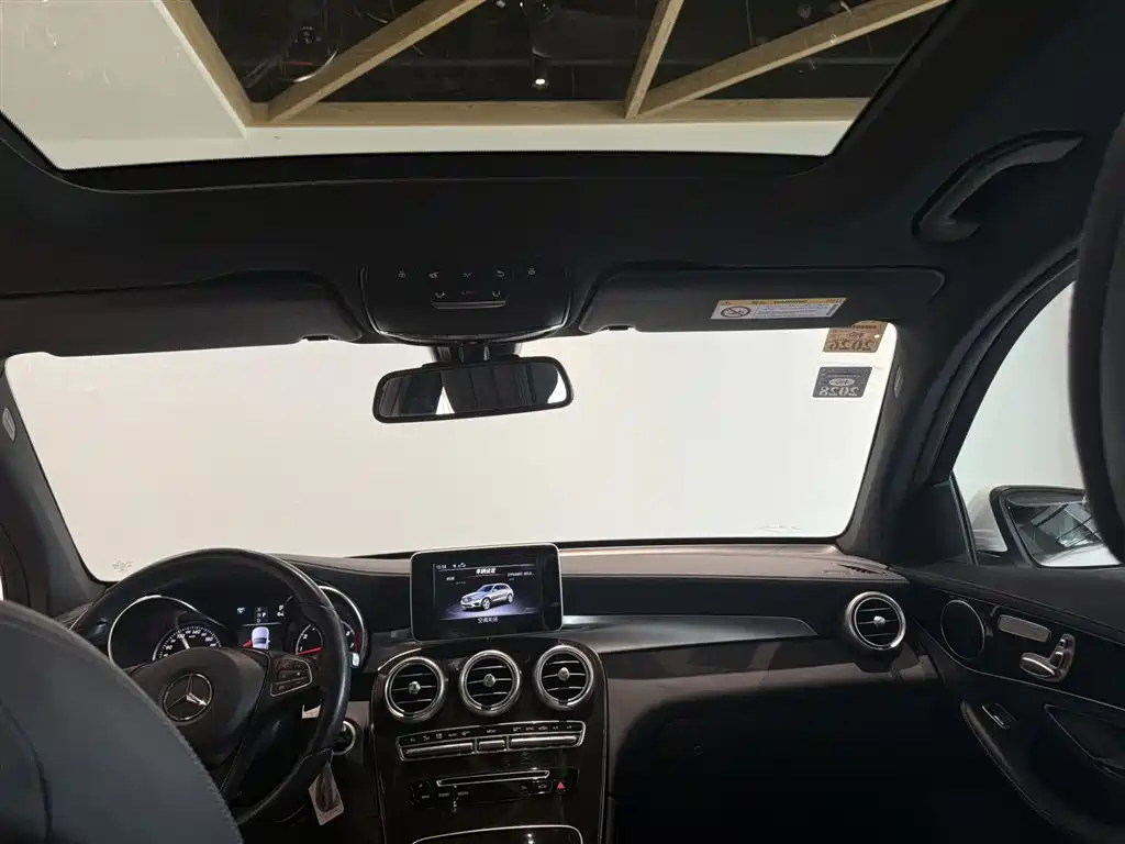 Mercedes-Benz GLC 2018 — фото 13