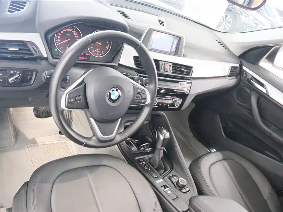 BMW X1 2016 — фото 11