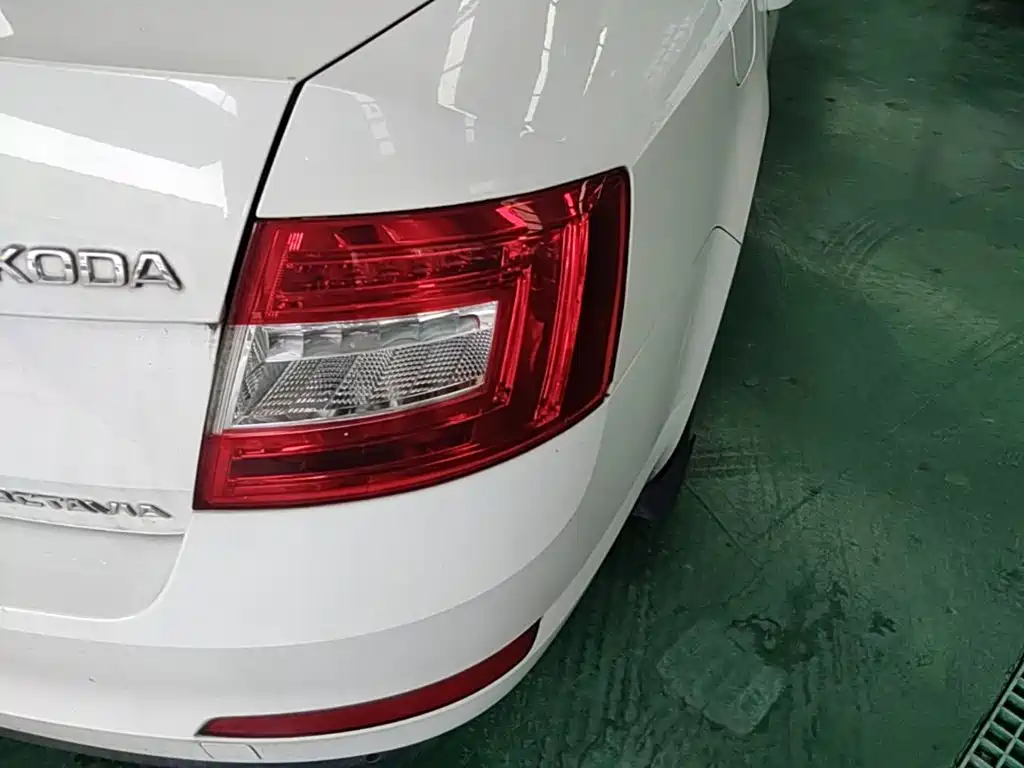 Skoda Octavia 2015 — фото 8