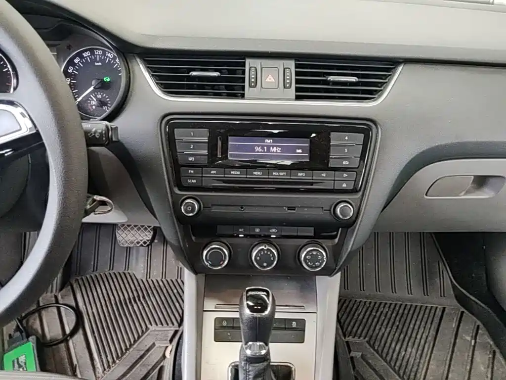Skoda Octavia 2015 — фото 13