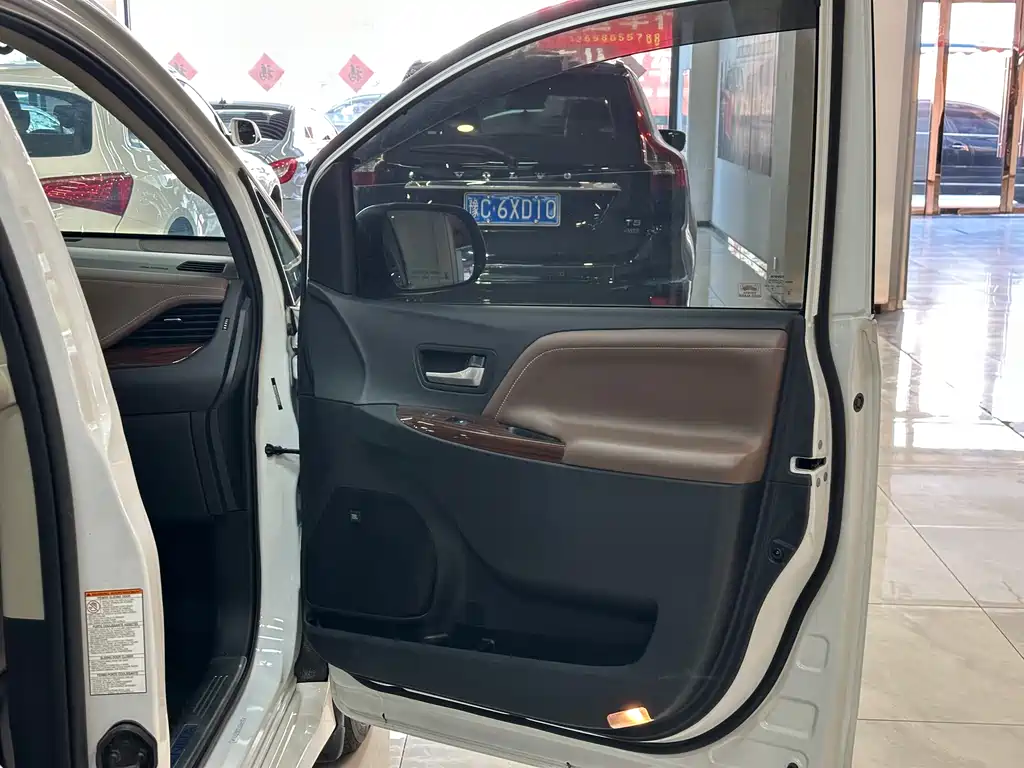 Toyota Sienna 2019 — фото 21