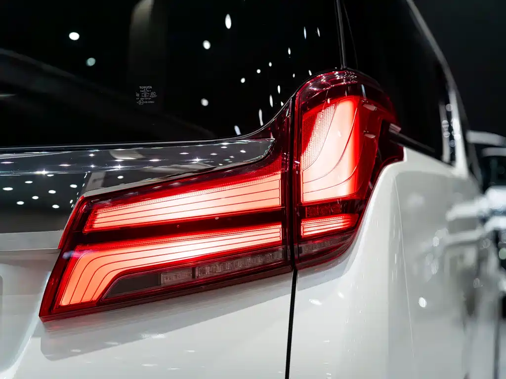 Toyota Alphard 2018 — фото 7