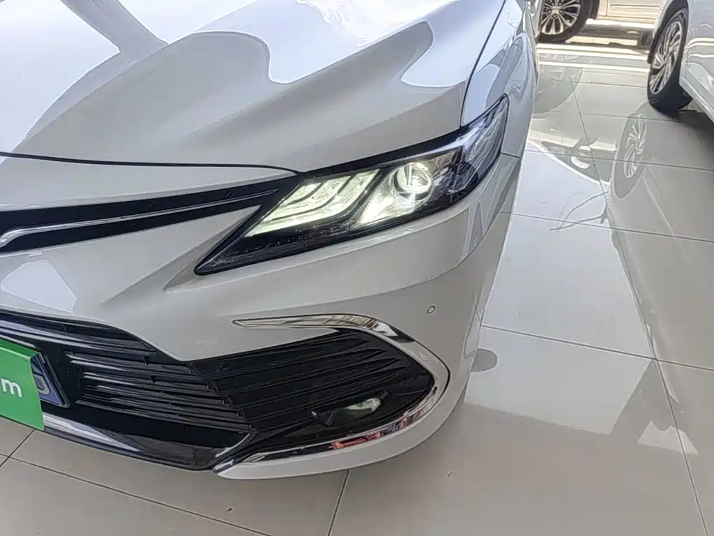Toyota Camry 2022 — фото 24