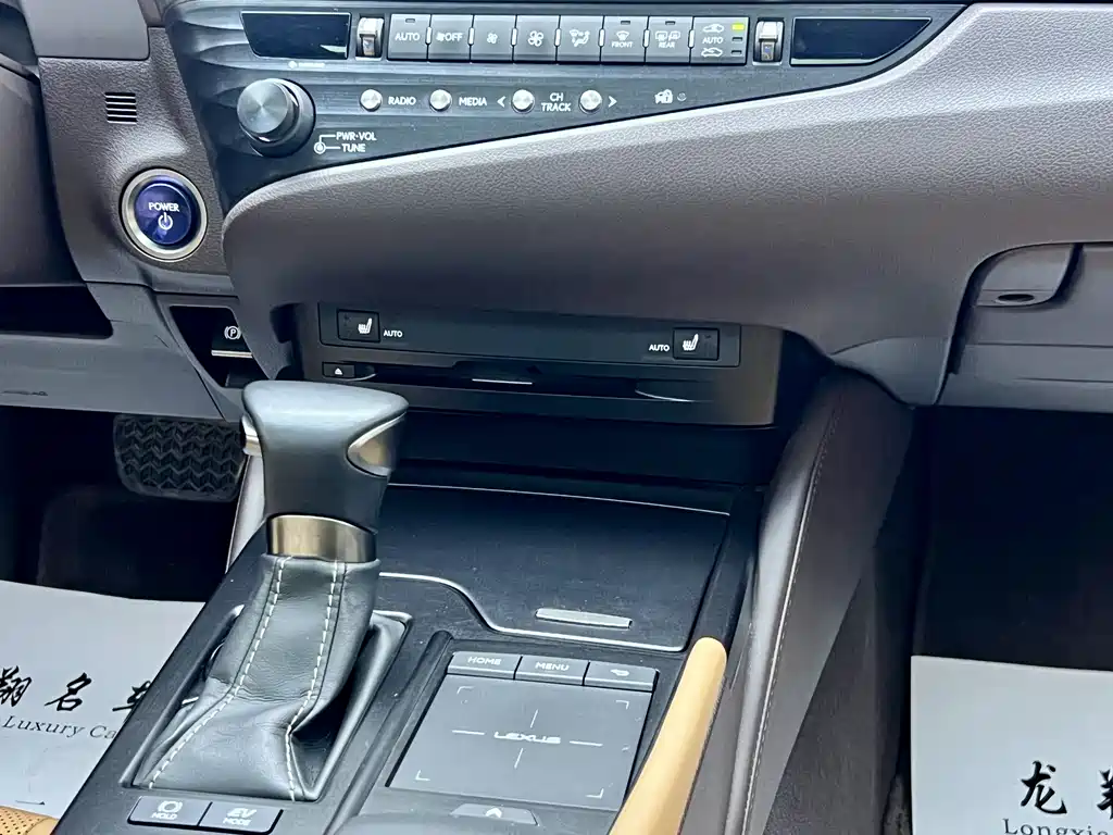 Lexus ES 2018 — фото 17