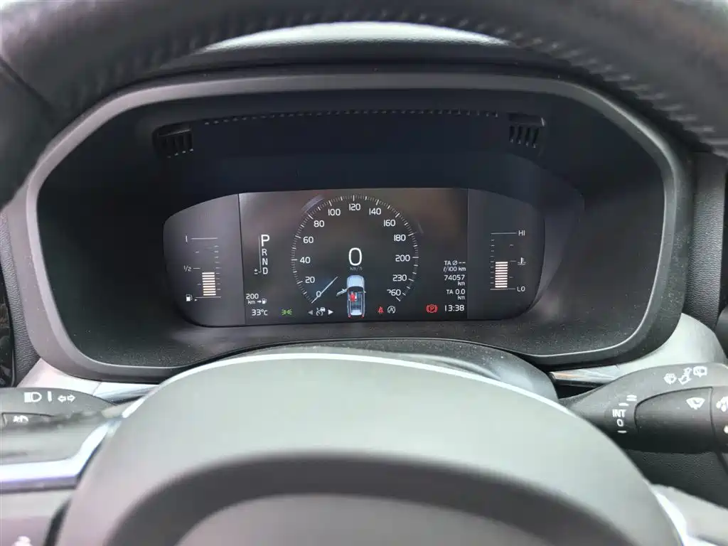 Volvo XC60 2020 — фото 12