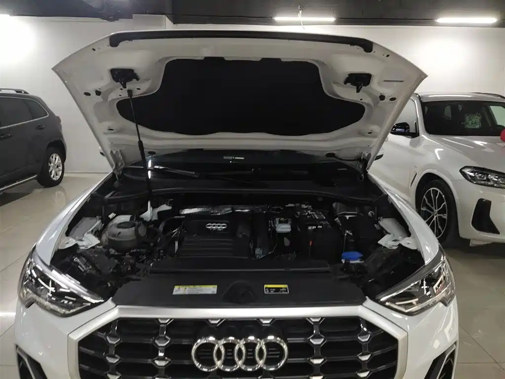 Audi Q3 2021 — фото 16