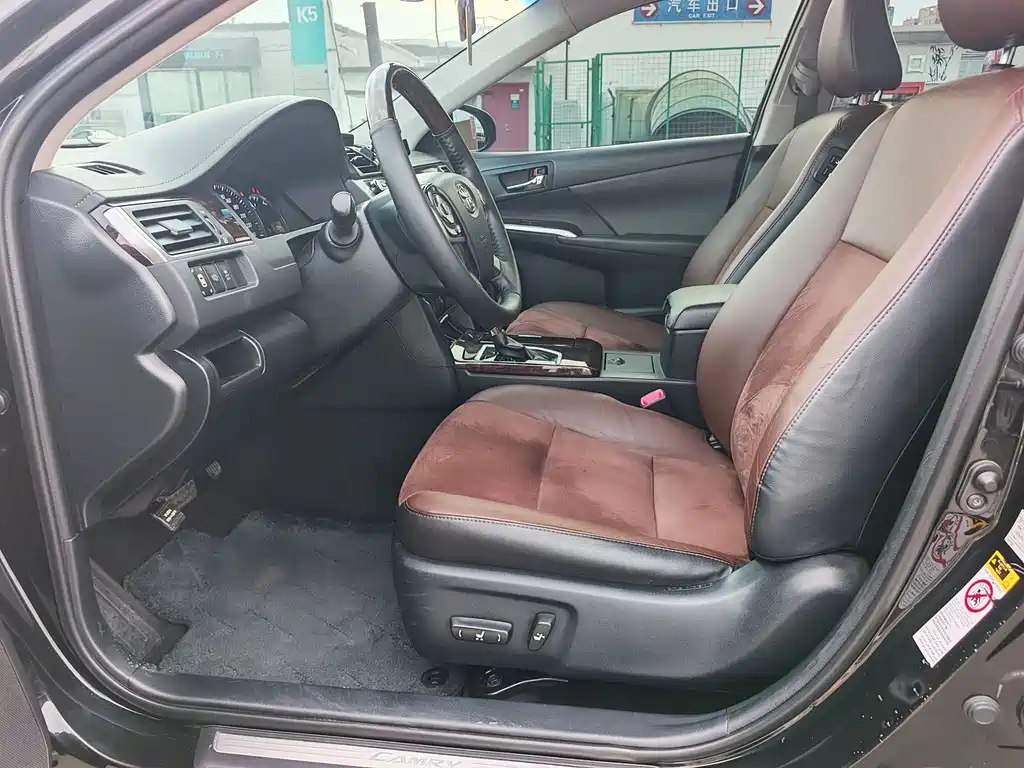 Toyota Camry 2016 — фото 10
