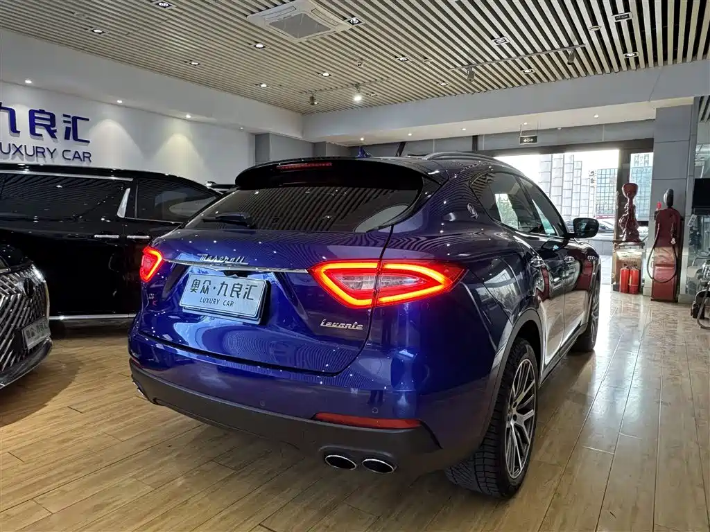 Maserati Levante 2018 — фото 13