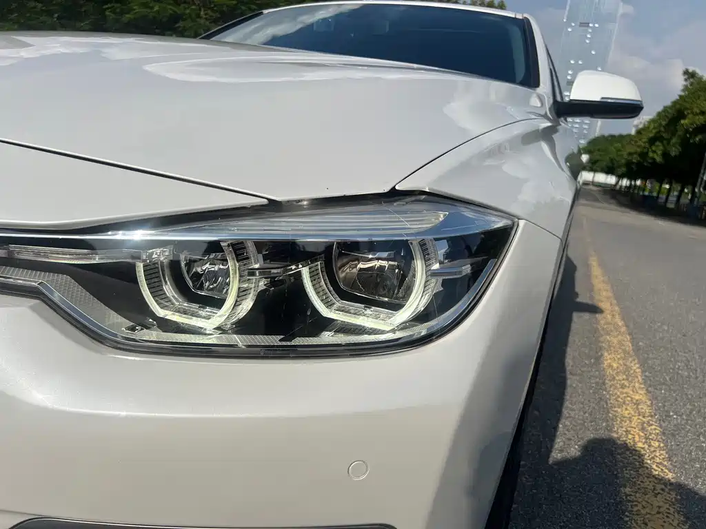 BMW 3 Series 2018 — фото 17