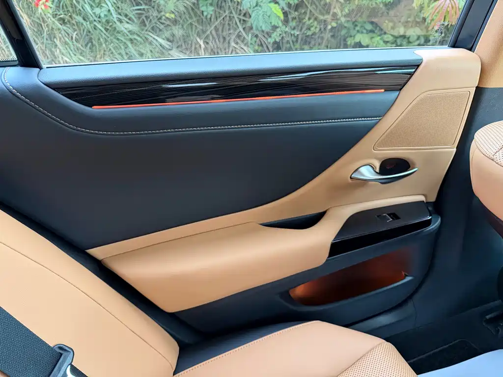 Lexus ES 2021 — фото 19