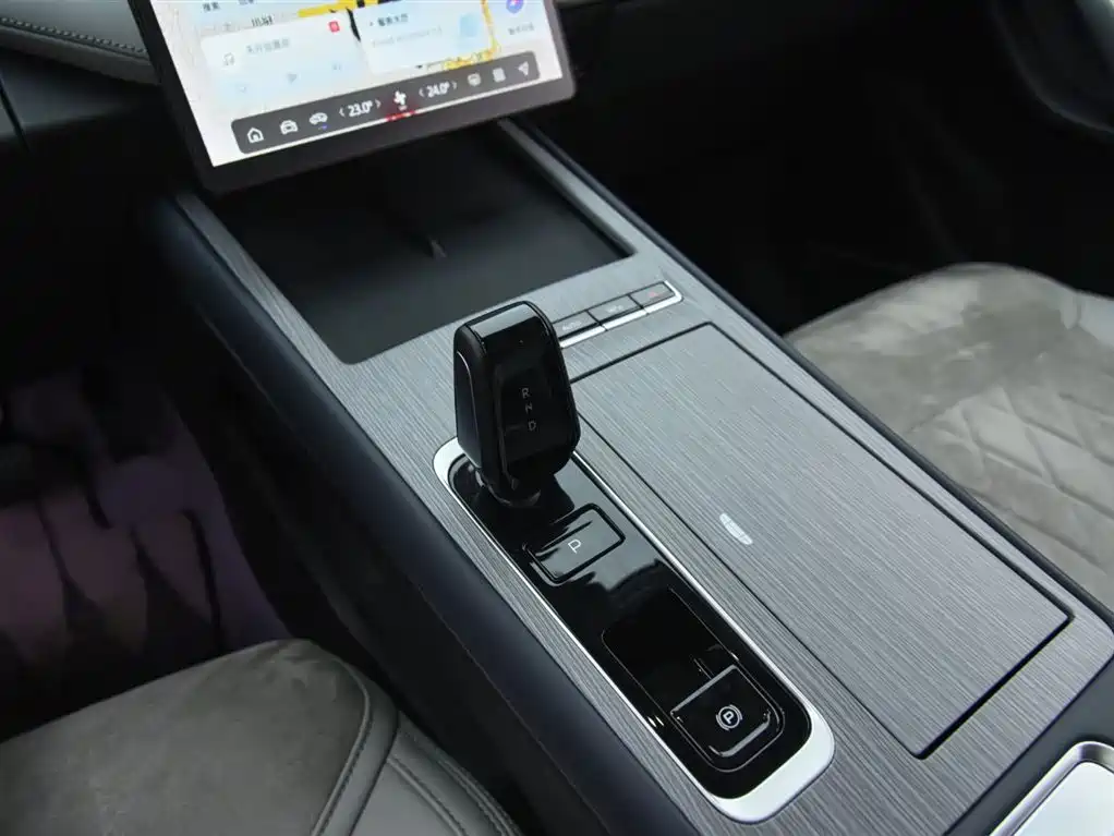 Geely Boyue L 2024 — фото 10