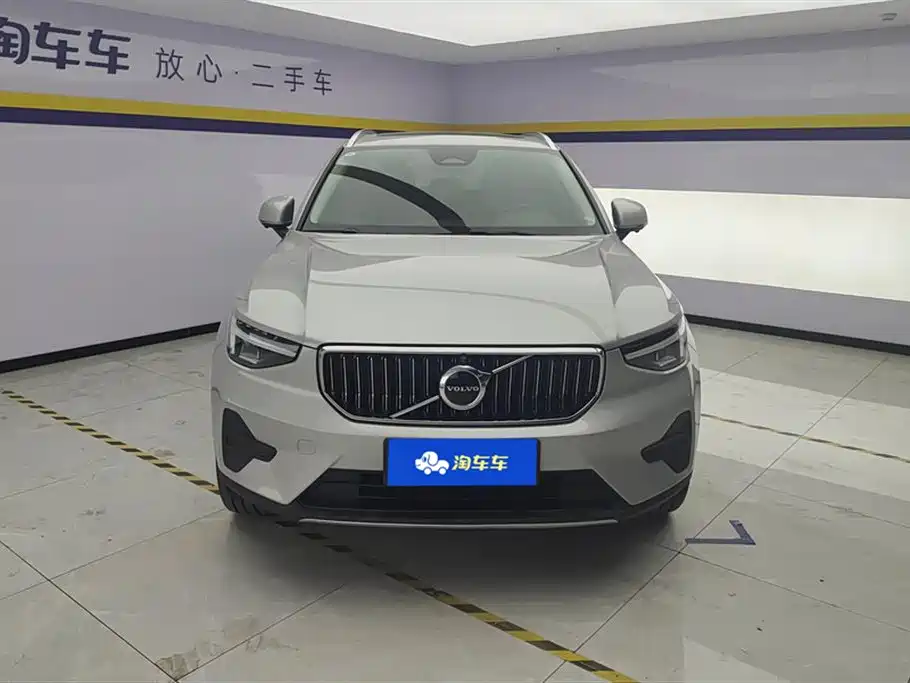Volvo XC40 2023 — фото 2