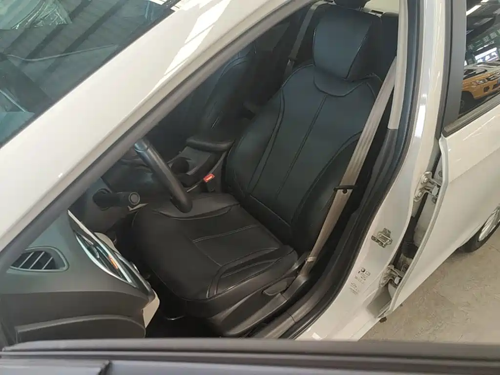 Buick Excelle 2015 — фото 15