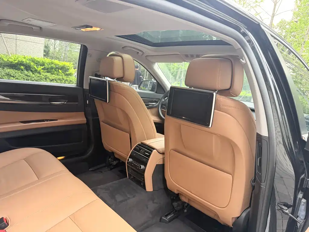BMW 7 Series 2015 — фото 17