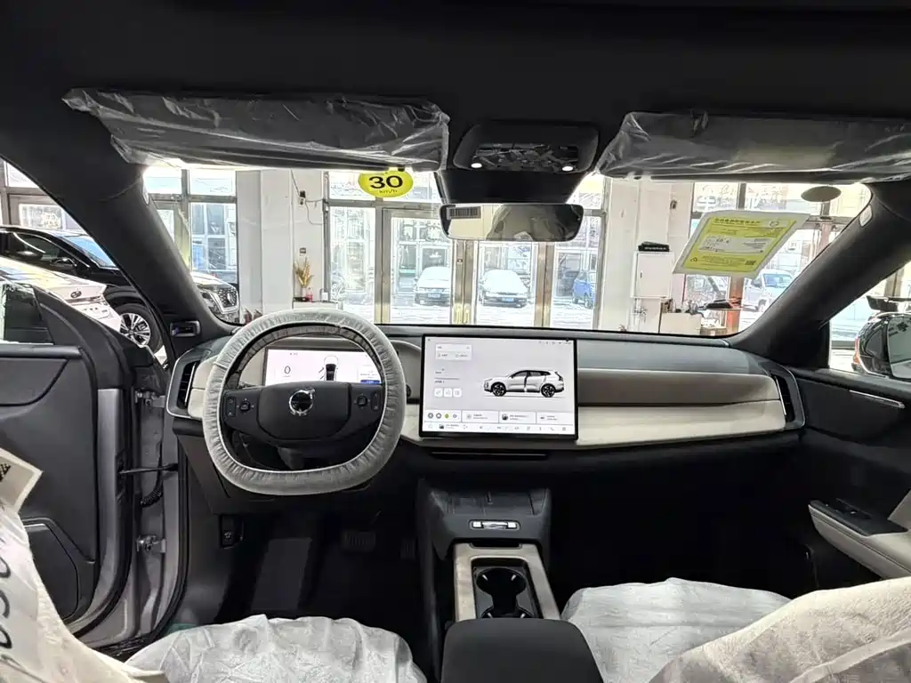 Volvo XC70 PHEV 2025 — фото 13