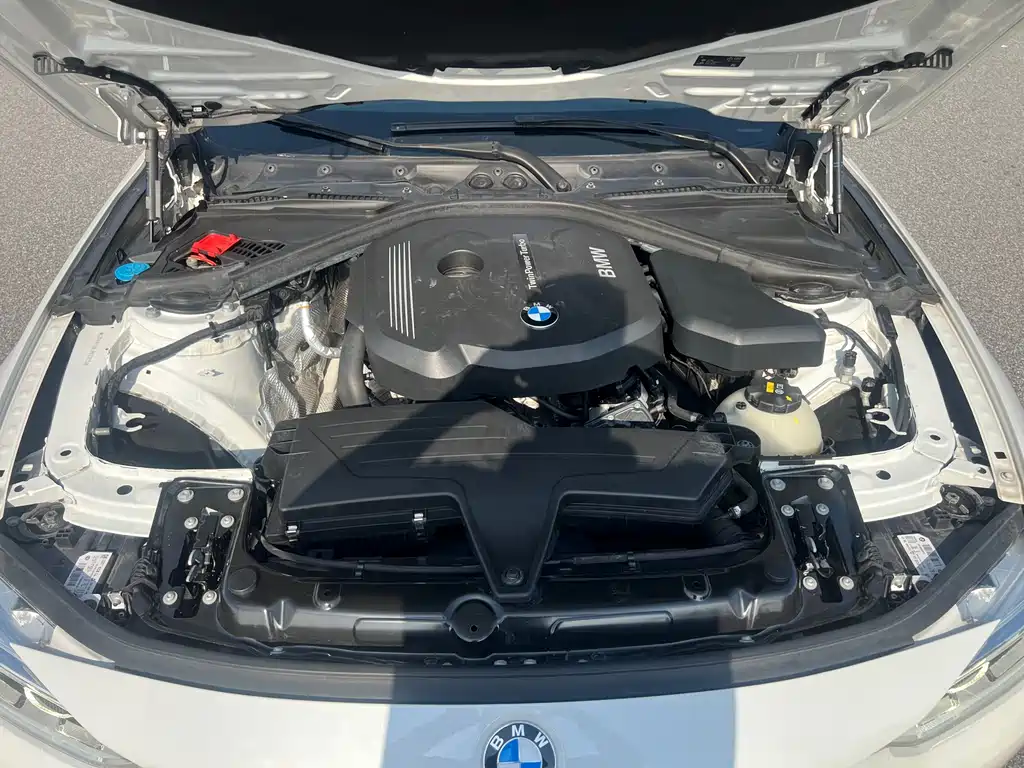 BMW 3 Series 2018 — фото 16