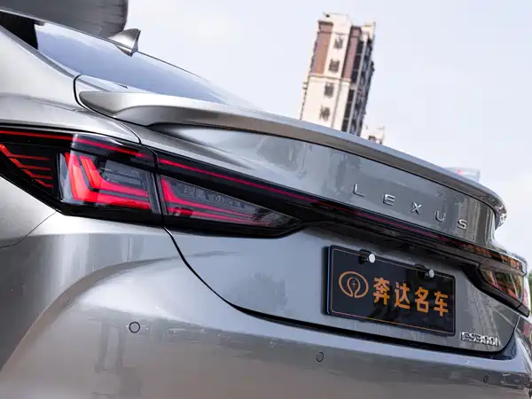 Lexus ES 2025