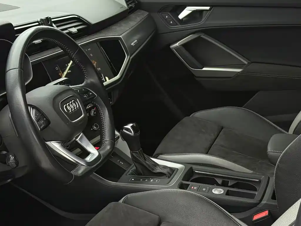 Audi Q3 2021 — фото 17