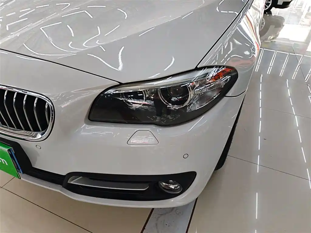 BMW 5 Series 2016 — фото 23