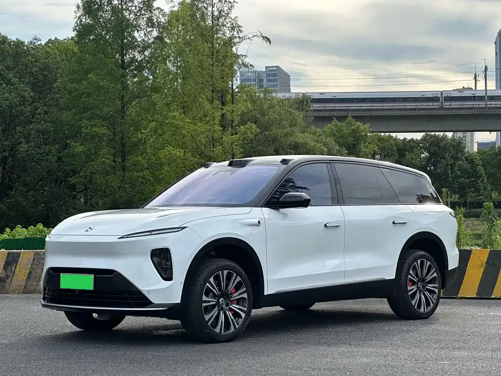 NIO ES8 2023