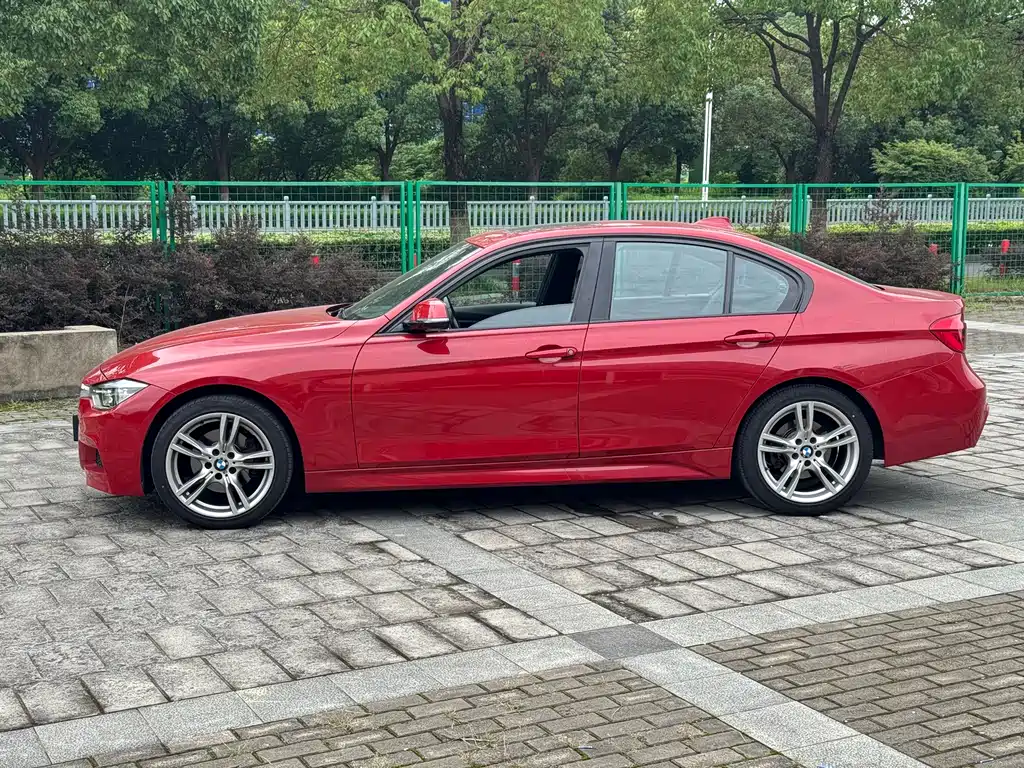 BMW 3 Series 2019 — фото 16