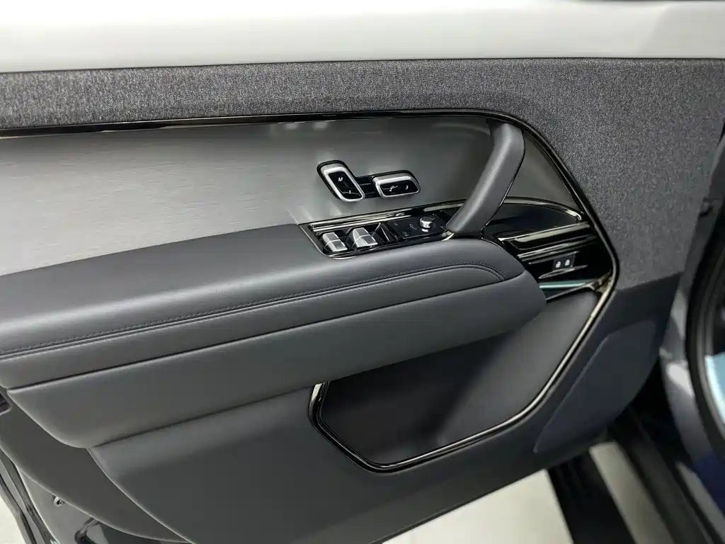 Land Rover Range Rover Sport 2023 — фото 21