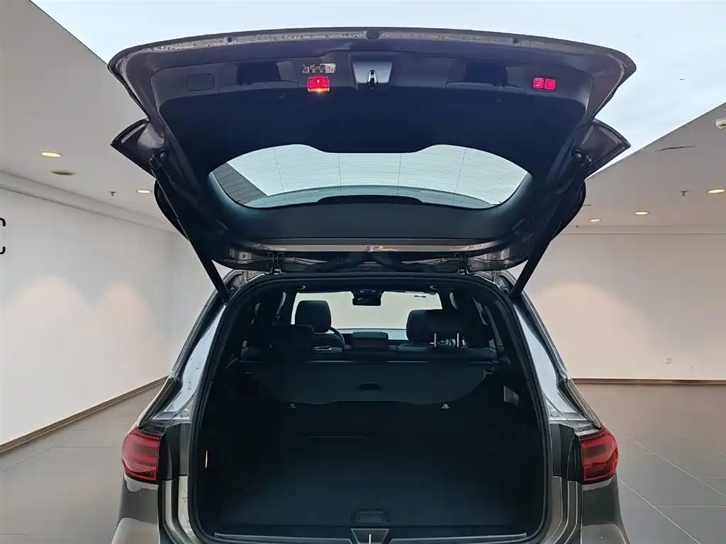 Mercedes-Benz GLB AMG 2025 — фото 14
