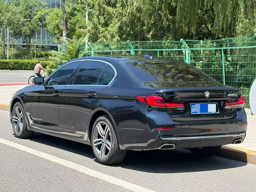 BMW 5 Series 2022 — фото 16