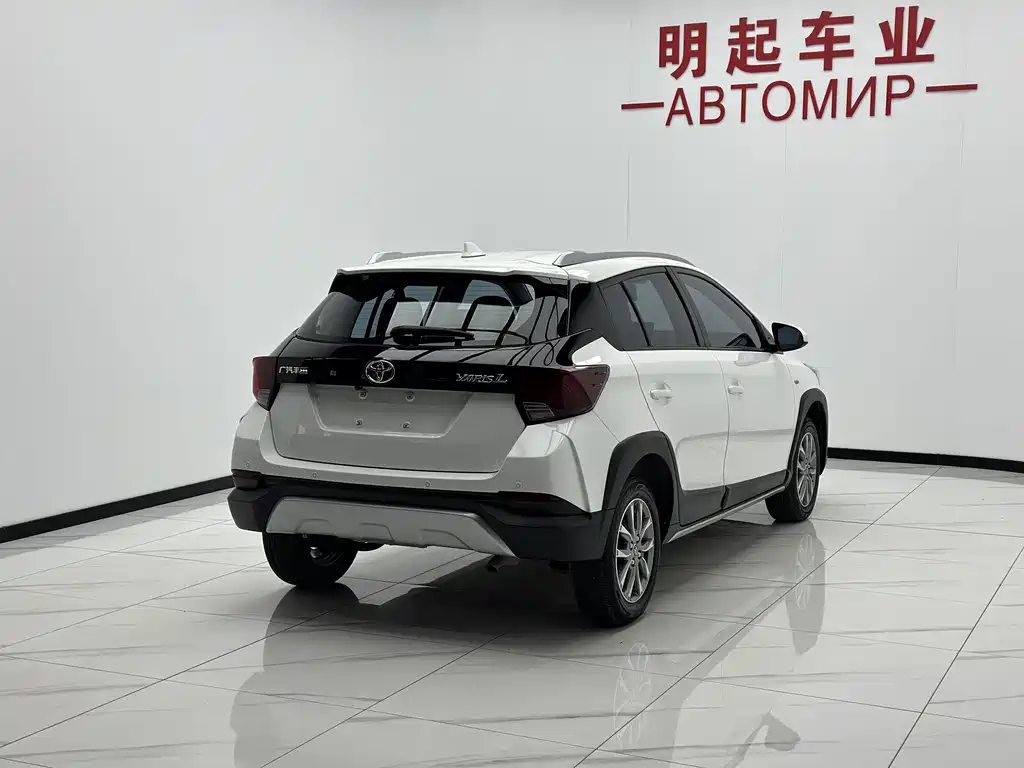 Toyota Yaris L 2022 — фото 9