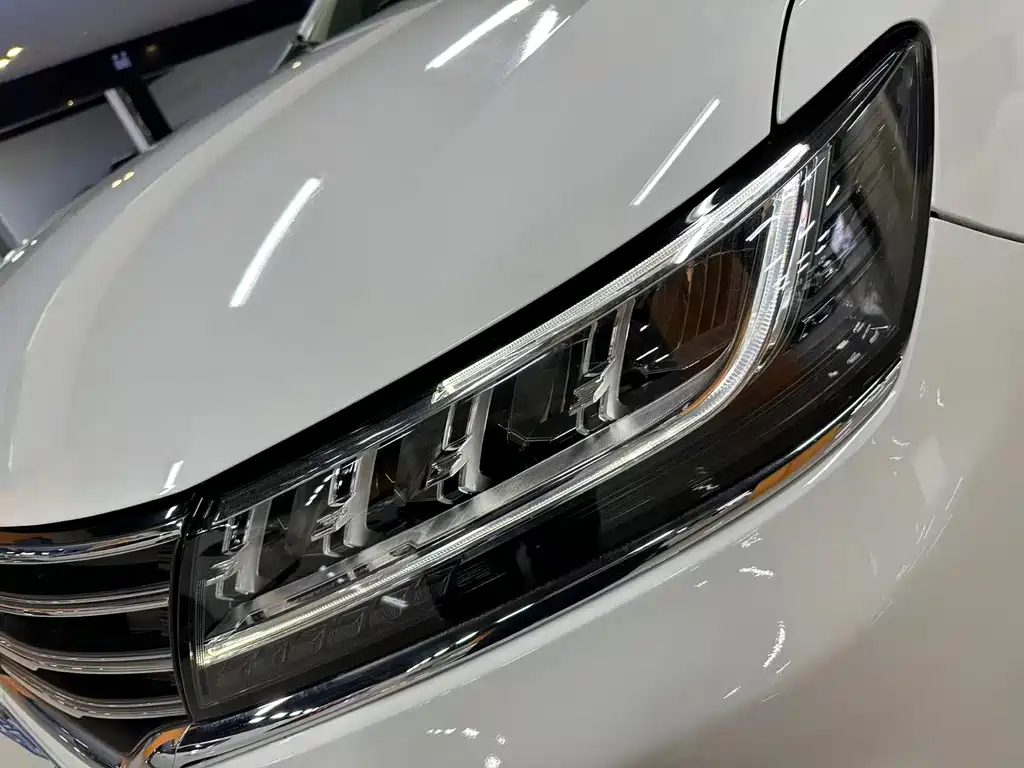Roewe RX5 2019 — фото 15