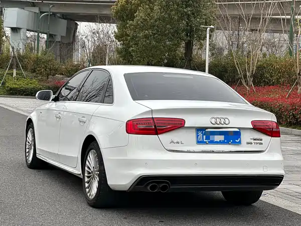 Audi A4L 2016