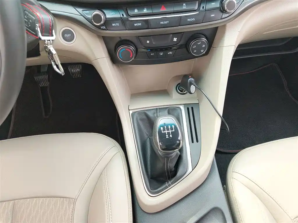 Buick Excelle 2016 — фото 14