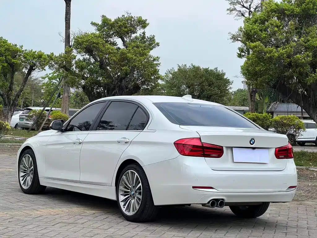 BMW 3 Series 2019 — фото 13