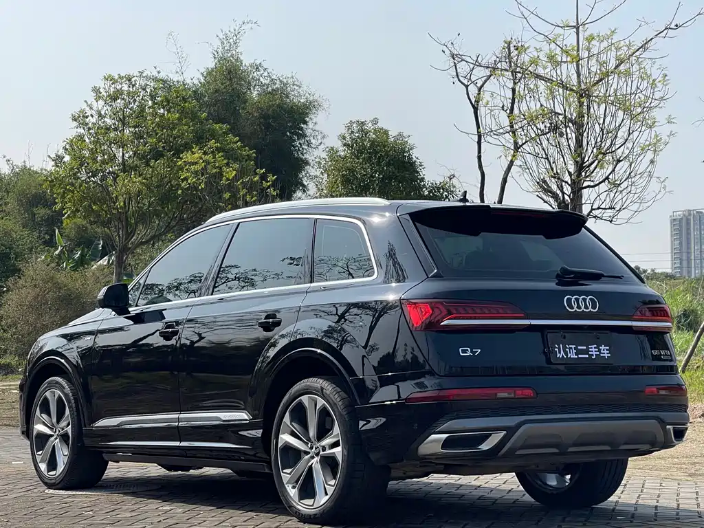 Audi Q7 2021 — фото 6