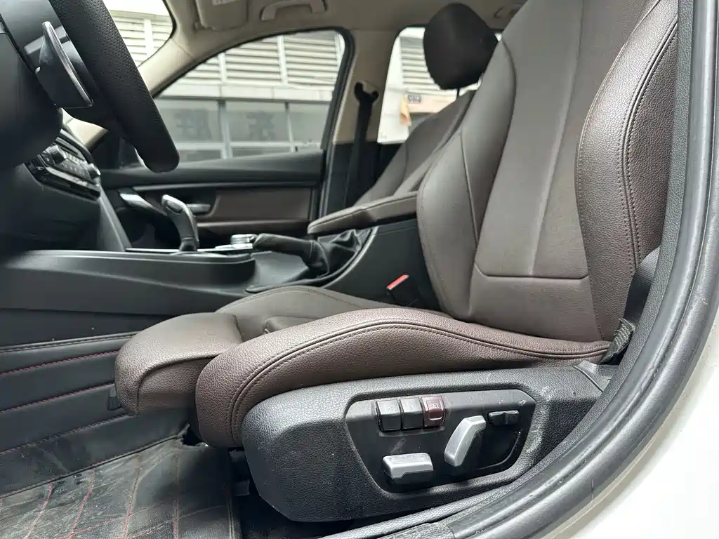 BMW 3 Series 2018 — фото 9