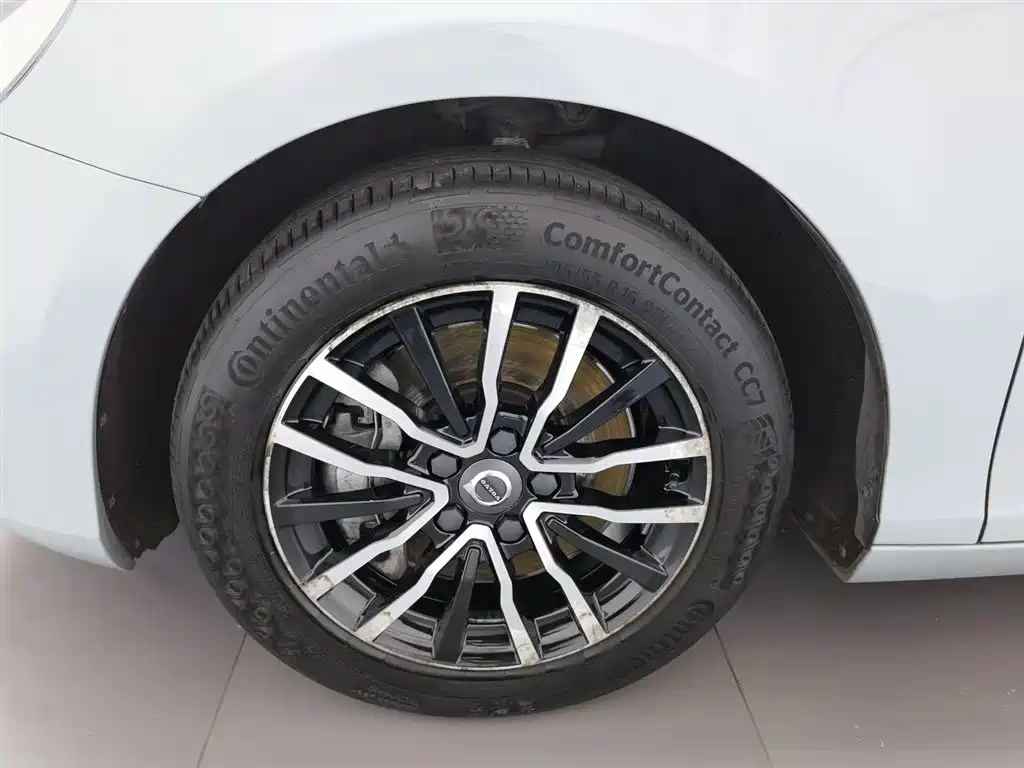 Volvo V40 2018 — фото 17