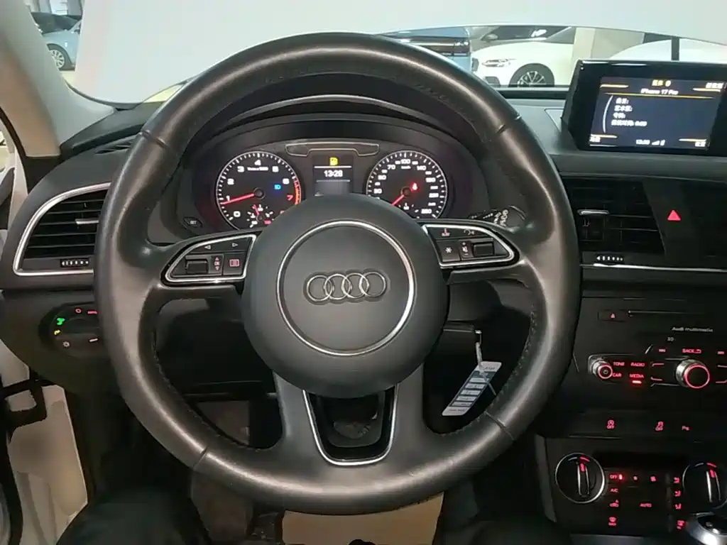 Audi Q3 2018 — фото 11