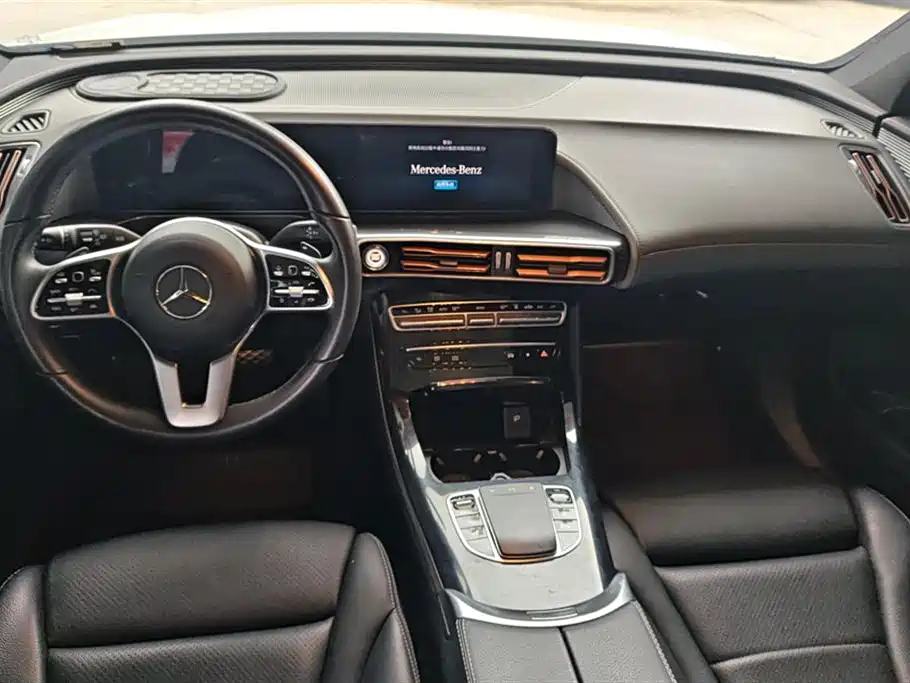 Mercedes-Benz EQC 2020 — фото 12