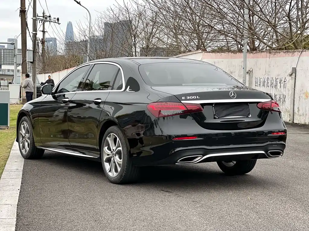 Mercedes-Benz E-Class 2023 — фото 10