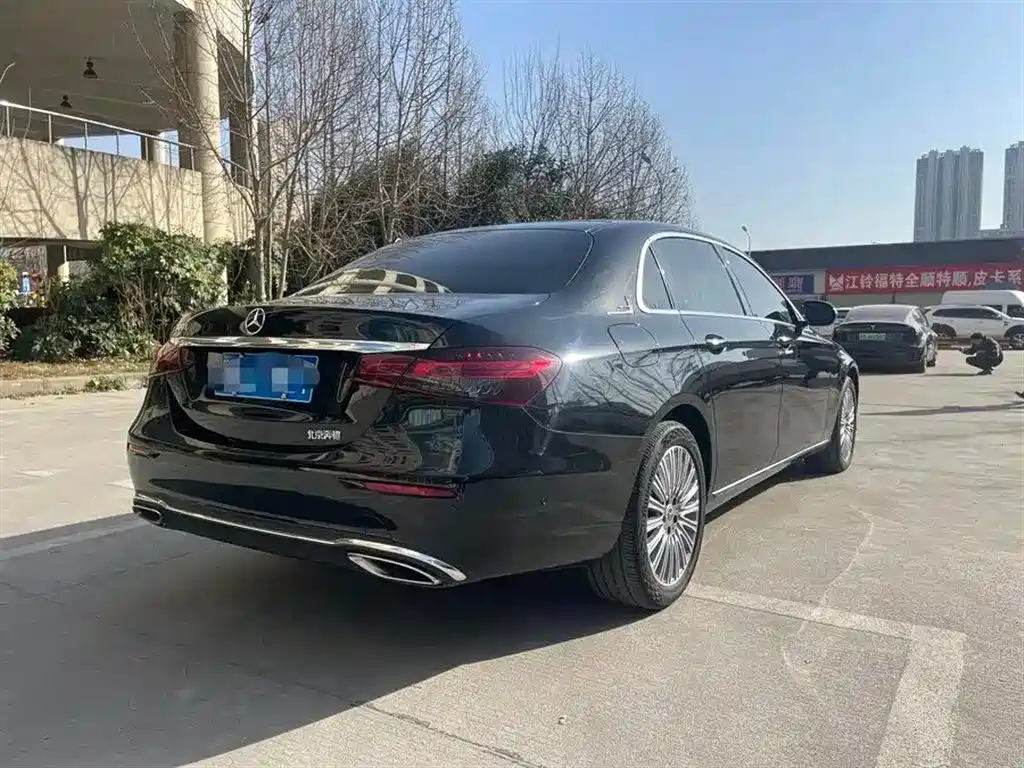 Mercedes-Benz E-Class 2021 — фото 18