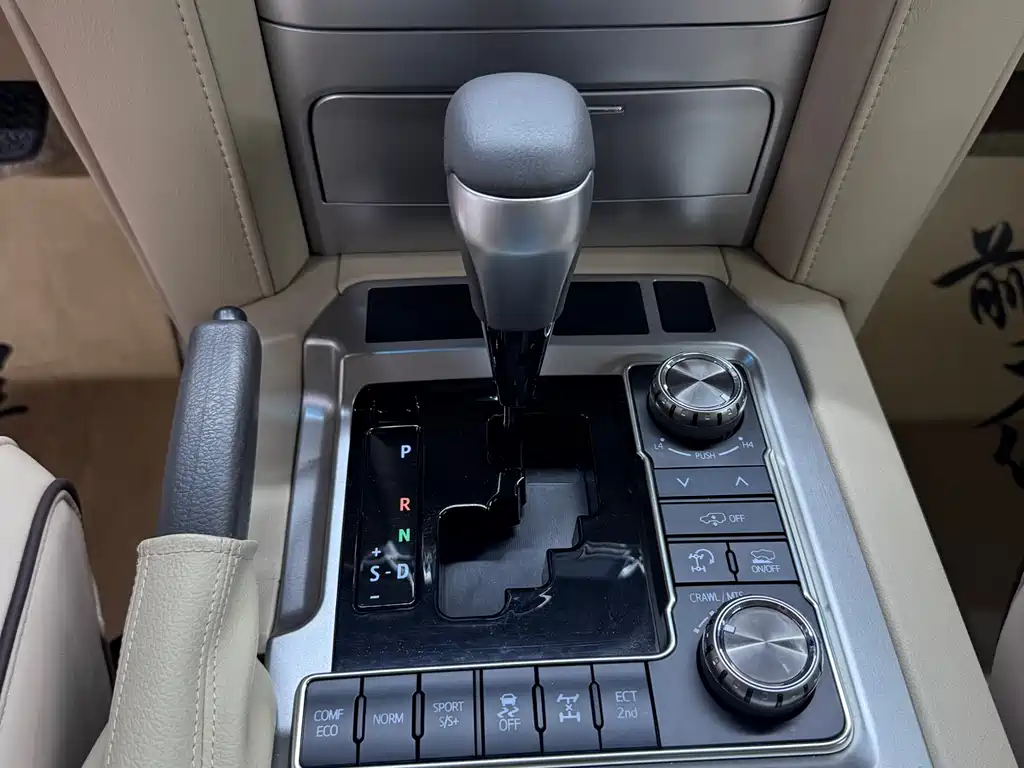 Toyota Land Cruiser 2015 — фото 24