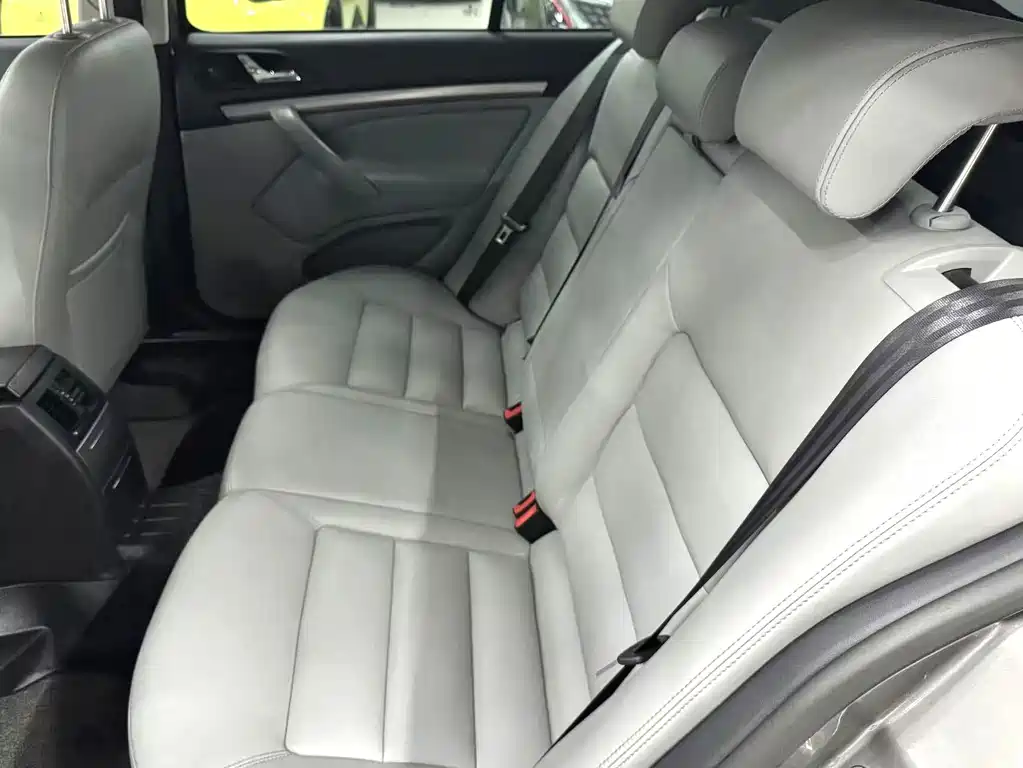 Skoda Octavia 2010 — фото 10