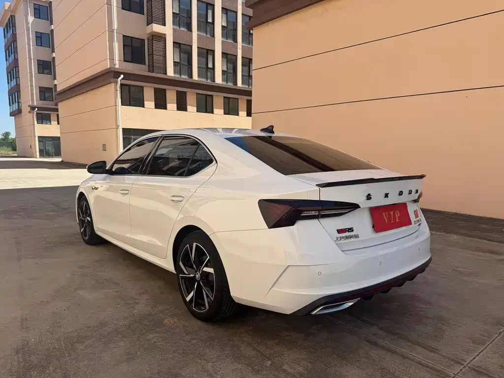 Skoda Octavia 2023 — фото 15