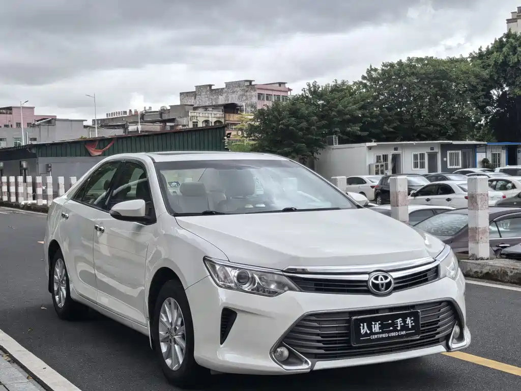 Toyota Camry 2015 — фото 3