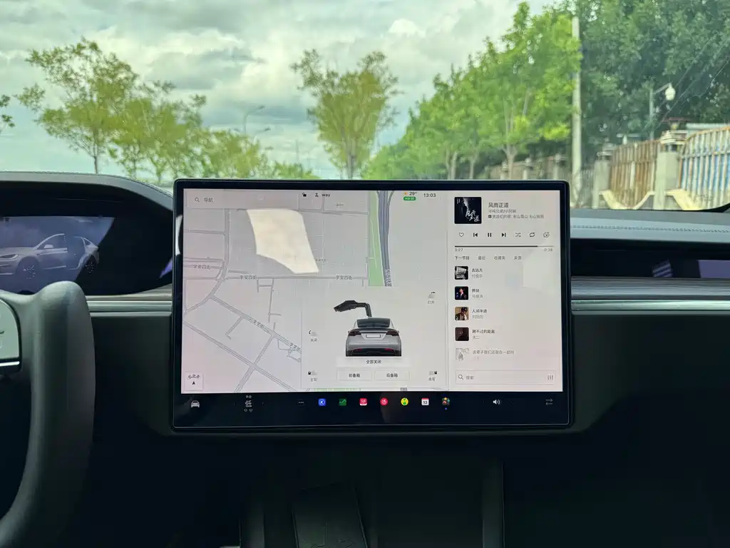 Tesla Model X 2023 — фото 13