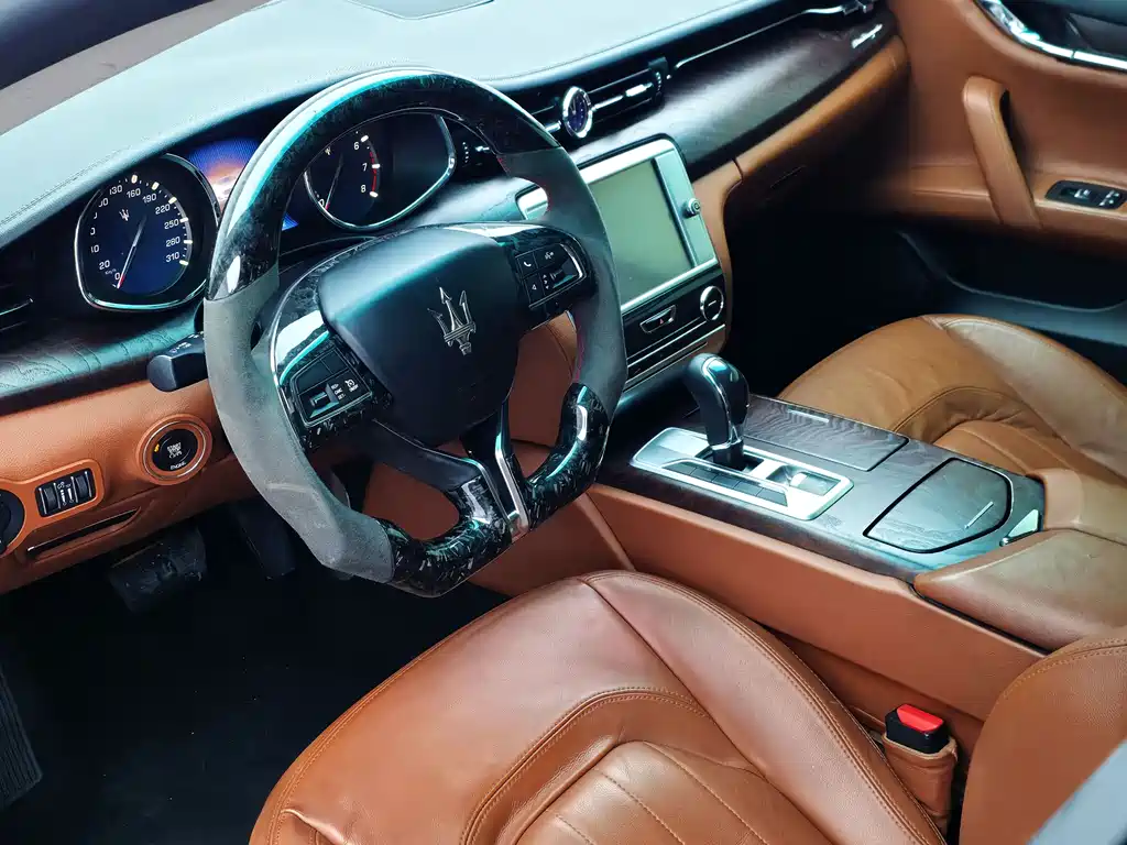 Maserati Quattroporte 2015 — фото 12