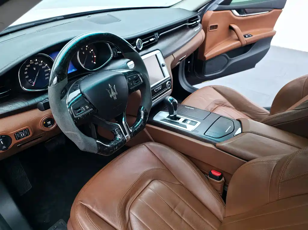 Maserati Quattroporte 2015 — фото 22